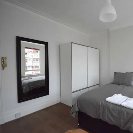 Image 5 - Perham Road, London, W14 9ST, United Kingdom - Apartment for rent