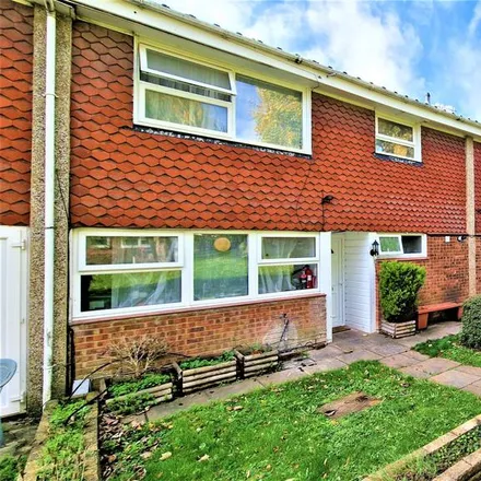Rent this 5 bed house on Ladbrokes in 14 Eaton Green Road, Luton