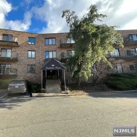 Buy this 1 bed condo on 93 Teaneck Road in Ridgefield Park, NJ 07660