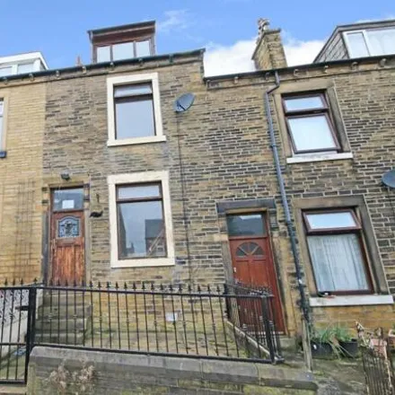 Buy this 4 bed townhouse on Hastings Terrace in Bradford, BD5 9NT