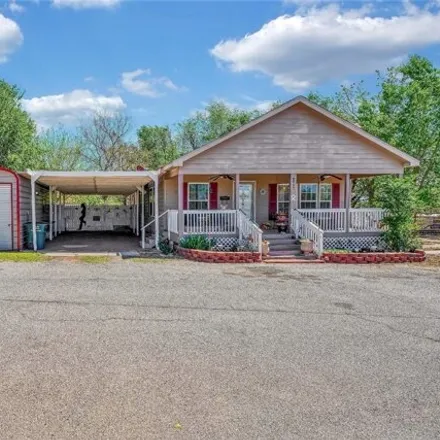 Buy this 3 bed house on 998 Opal Avenue in Clinton, OK 73601
