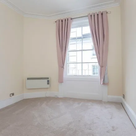 Image 8 - 18 East Approach Drive, Cheltenham, GL52 3JE, United Kingdom - Apartment for rent