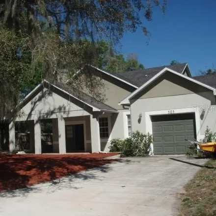 Rent this 3 bed house on 307 Lakedale Drive in Auburndale, FL 33823