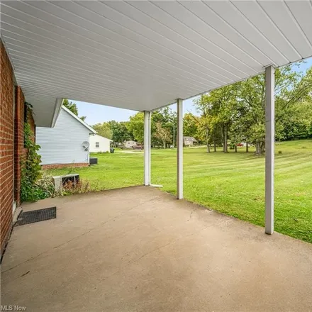 Image 4 - 4722 Lindford Avenue Northeast, Willow Brook Heights, Stark County, OH 44705, USA - House for sale