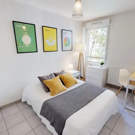 Rent this 4 bed room on 10 Rue Galland in 69007 Lyon, France
