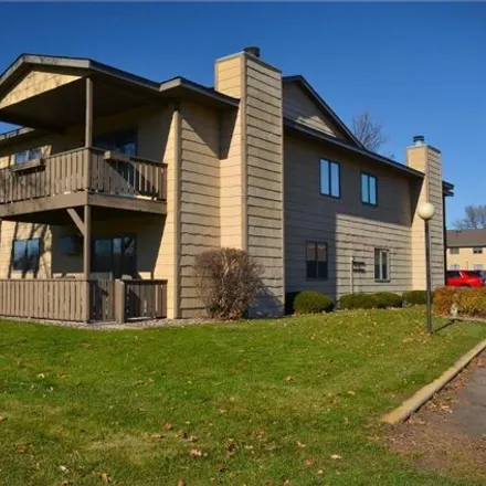 Image 1 - 2148 Village Drive, Red Wing, MN 55066, USA - Condo for sale