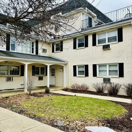 Rent this 2 bed house on 532 West Eastman Street in Arlington Heights, IL 60005