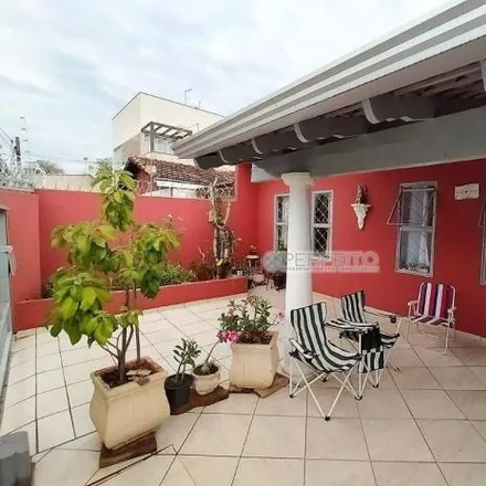 Buy this 4 bed house on Rua Antônio de Moraes in Vila Brasil, Londrina - PR