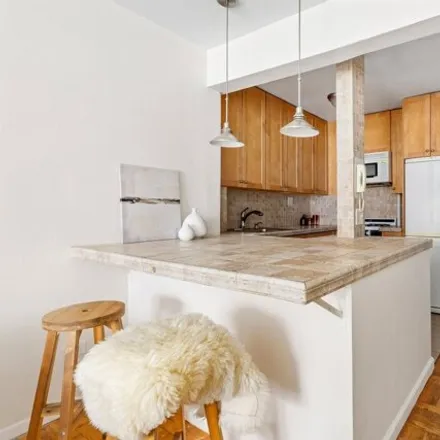 Image 3 - 171 Christopher Street, New York, NY 10014, USA - Apartment for sale