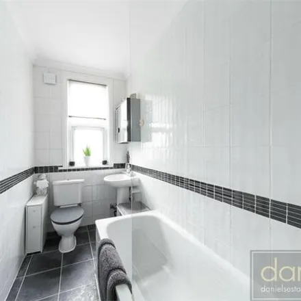 Image 5 - 4 Ridley Road, Willesden Green, London, NW10 5AY, United Kingdom - Apartment for sale