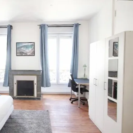 Rent this 1 bed room on 17 Rue Vital Carles in 33000 Bordeaux, France