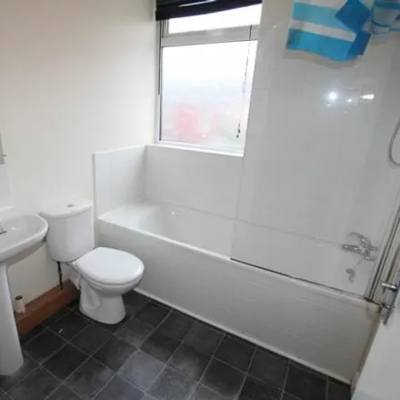 Image 3 - Lancing Road, Sheffield, S2 4EX, United Kingdom - Townhouse for rent