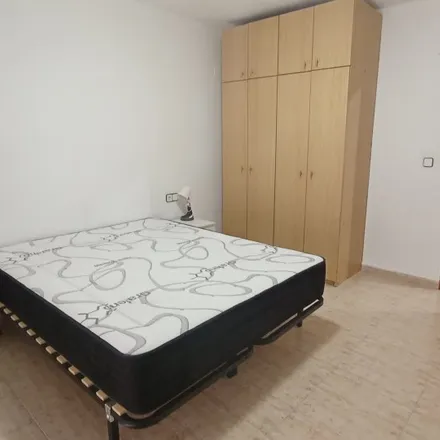 Rent this 5 bed room on Col·legi San Bartolomé in Calle de Vista Alegre, 46100 Burjassot