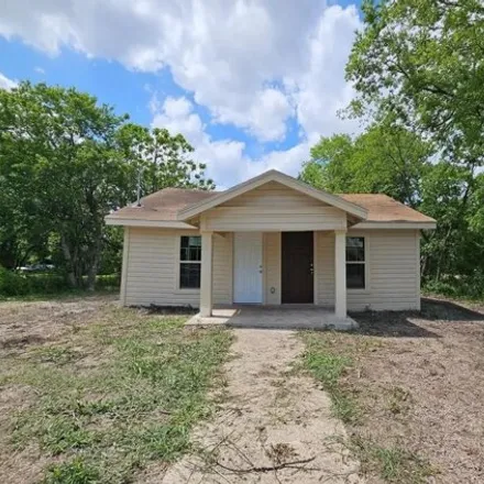 Buy this 3 bed house on 808 E 11th Ave in Corsicana, Texas