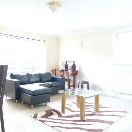 Image 2 - Brownlow Road, London, N3 1NB, United Kingdom - Apartment for rent
