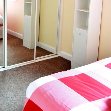 Rent this 3 bed apartment on Glasgow City in G21 1RS, United Kingdom