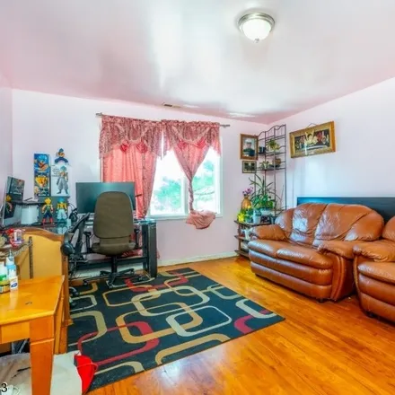 Image 4 - 198 Nye Avenue, Newark, NJ 07112, USA - Townhouse for sale