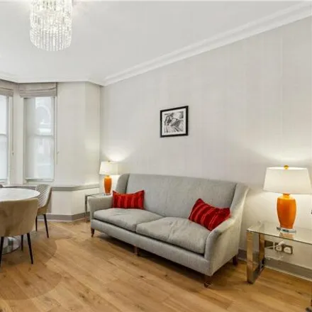 Rent this 1 bed room on 106-116 Park Street in London, W1K 6RD