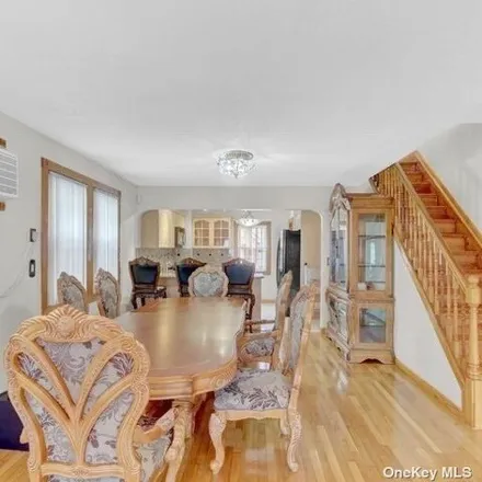 Image 7 - 130-10 121st Street, New York, NY 11420, USA - House for sale