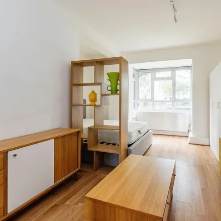 Rent this studio apartment on Nevitt House in 16 New North Road, London