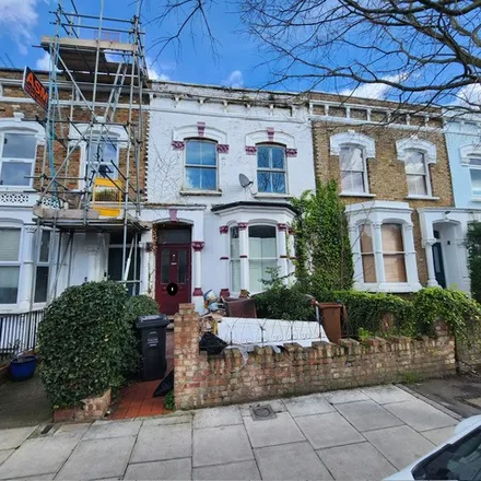 Rent this 4 bed townhouse on Palatine Road in London, N16 8SU