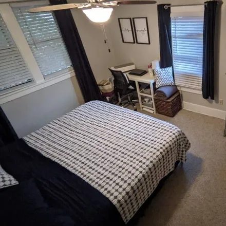 Rent this 4 bed house on Oshkosh