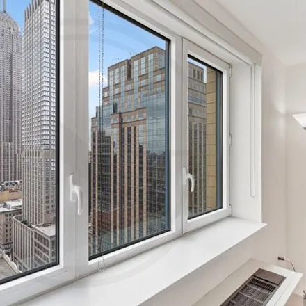 Image 2 - 425 Fifth Avenue, 425 East 38th Street, New York, NY 10018, USA - Condo for rent