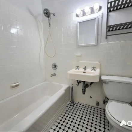 Image 4 - Capital One, 249 East 86th Street, New York, NY 10028, USA - Apartment for rent