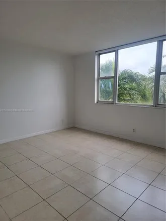 Image 4 - 4276 Hillcrest Drive, Hollywood, FL 33021, USA - Condo for sale
