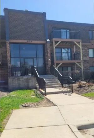 Buy this 1 bed condo on Mullingar Court in Schaumburg, IL 60193