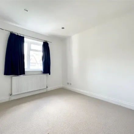 Image 6 - 51 Athenaeum Road, Oakleigh Park, London, N20 9AH, United Kingdom - Apartment for rent