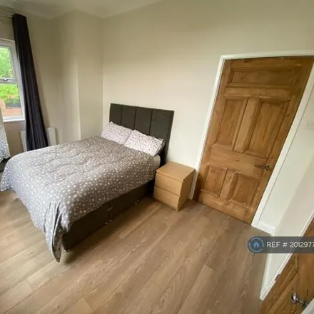 Image 9 - 4 Darnley Road, Leeds, LS16 5JF, United Kingdom - Apartment for rent