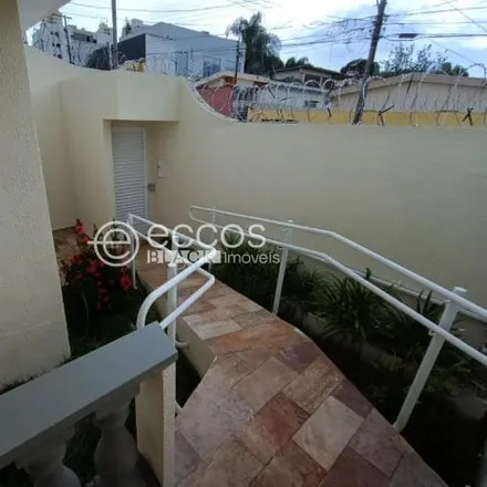 Rent this 4 bed house on Rua Johen Carneiro in Lídice, Uberlândia - MG