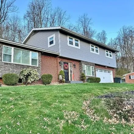 Image 2 - 864 Henry Drive, West End, Fairmont, WV 26554, USA - House for sale