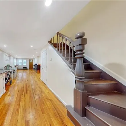 Image 7 - 118-21 203rd Street, New York, NY 11412, USA - House for sale