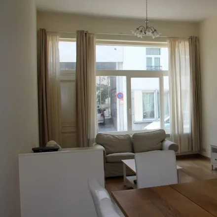 Rent this 3 bed apartment on Rue de la Digue - Damstraat 5 in 1050 Ixelles - Elsene, Belgium