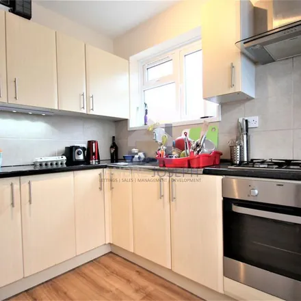 Image 2 - Franciscan Road, London, SW17 8DS, United Kingdom - Apartment for rent