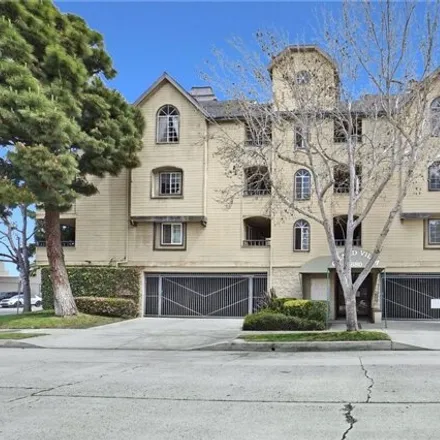 Buy this 2 bed condo on 3822 East 7th Street in Long Beach, CA 90804