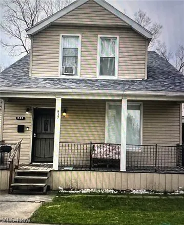 Buy this 4 bed house on 967 Prouty Avenue in Toledo, OH 43609