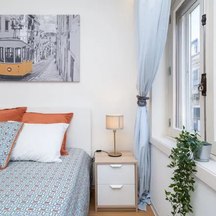 Rent this 2 bed apartment on Atelier des Createurs in Rua de José Falcão, 4050-314 Porto