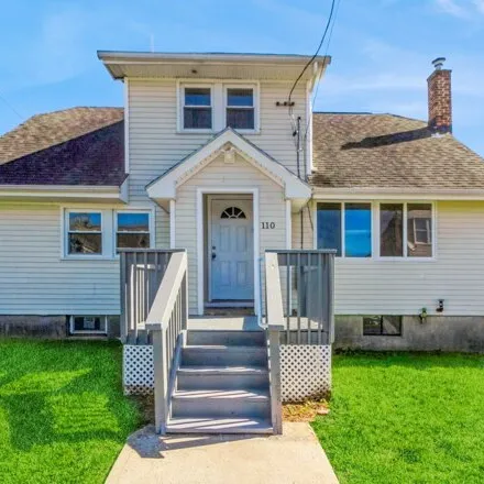 Buy this 3 bed house on 4 Bradford Avenue in Momauguin, East Haven