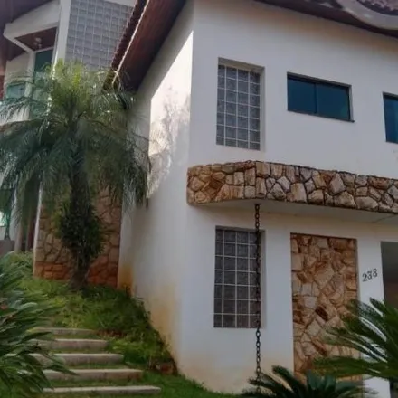 Buy this 5 bed house on Rua Antônio Antonioli in Vila Pasti, Louveira - SP