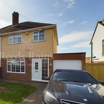 Buy this 3 bed duplex on Coombfield Drive in Darenth, DA2 7LQ