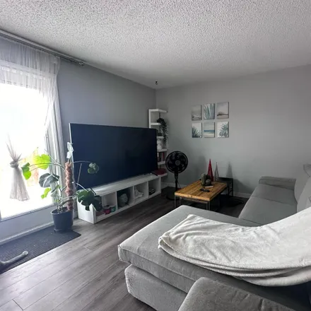 Image 2 - 1263 Lakewood Road North NW, Edmonton, AB T6K 4A3, Canada - Townhouse for rent