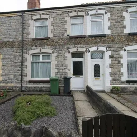 Rent this 3 bed townhouse on Riverside Terrace in Cardiff, CF5 5AR
