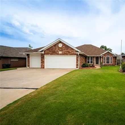 Image 2 - 10507 Foxhorn Circle, Midwest City, OK 73130, USA - House for sale