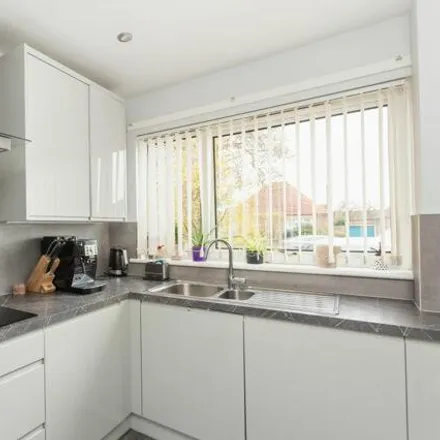 Image 5 - 56 Drum Brae South, City of Edinburgh, EH12 8SS, United Kingdom - Townhouse for sale