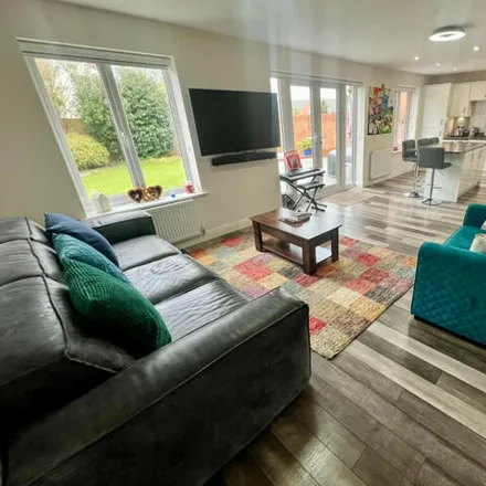 Image 2 - Bishops Close, Poulton-le-Fylde, FY6 7GF, United Kingdom - House for sale