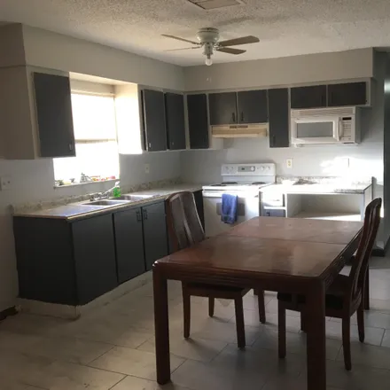 Image 5 - 435 North 23rd Street, Fort Pierce, FL 34950, USA - Duplex for sale