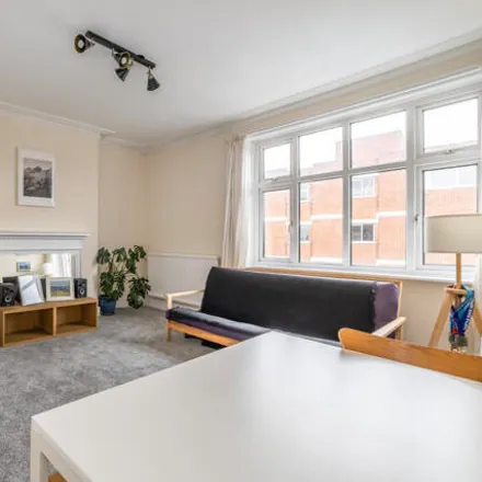 Image 1 - Edmund Clerihew Bentley, Lymington Road, London, NW6 1XY, United Kingdom - Apartment for sale